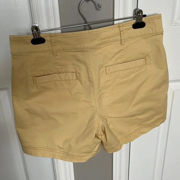 GAP Yellow Cotton Bermuda Shorts High Waisted, Size 8 - Picture 3 of 8
